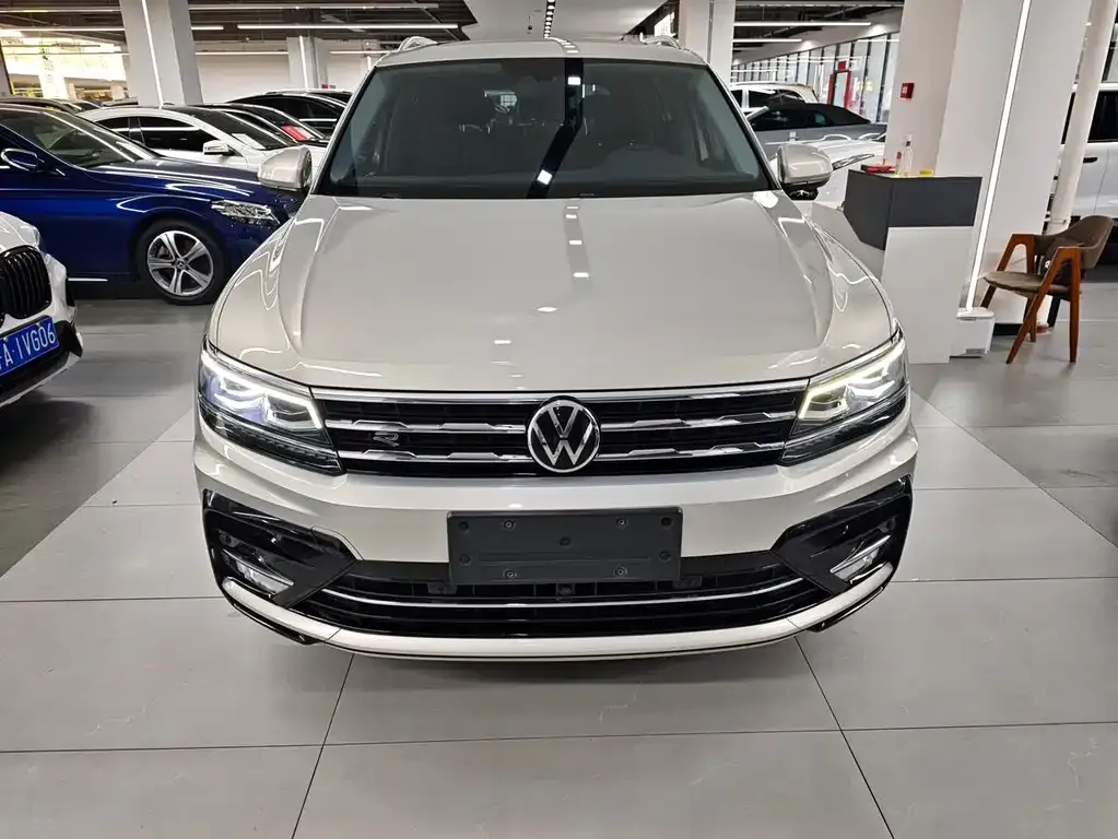 Volkswagen Tiguan L — фото 4