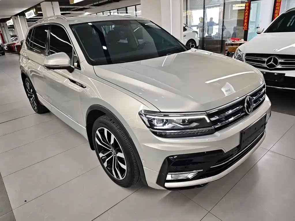Volkswagen Tiguan L — фото 8