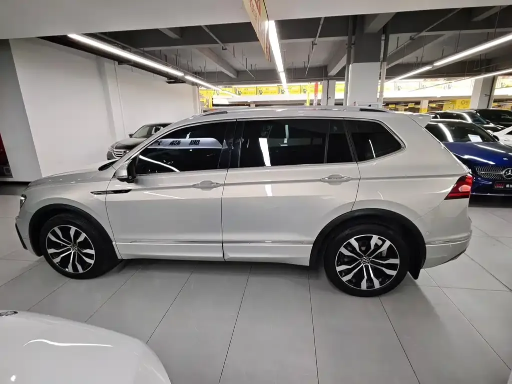 Volkswagen Tiguan L — фото 9