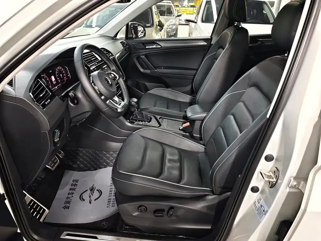 Volkswagen Tiguan L — фото 7