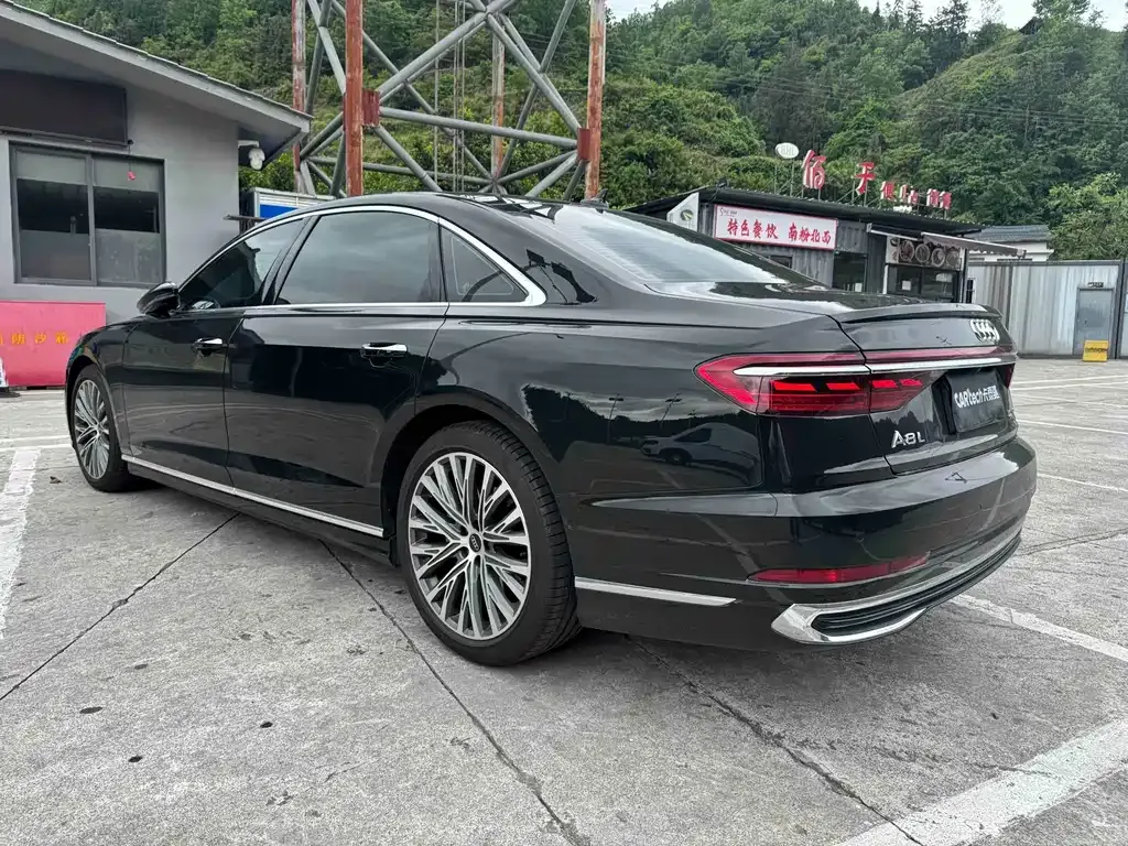 Audi A8 — фото 9