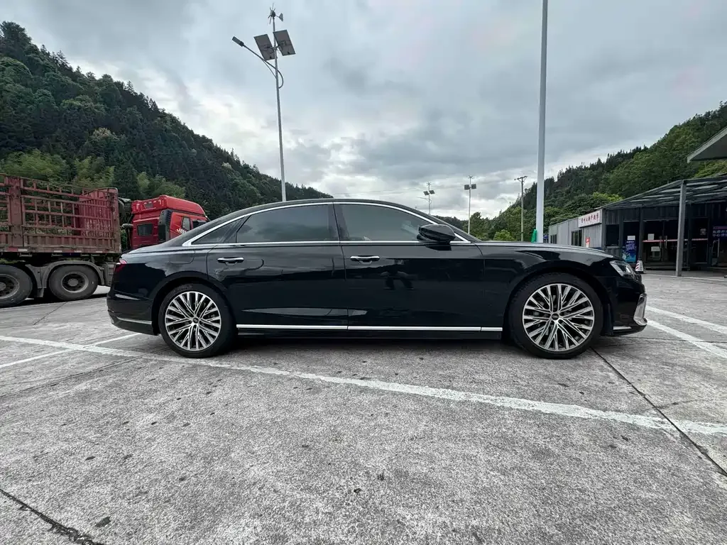 Audi A8 — фото 8