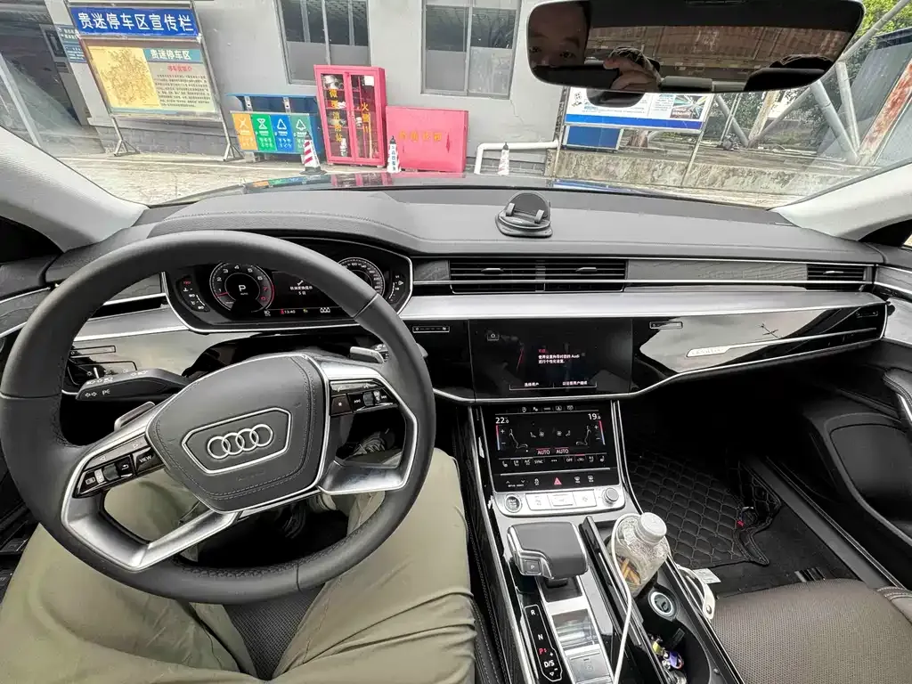 Audi A8 — фото 3