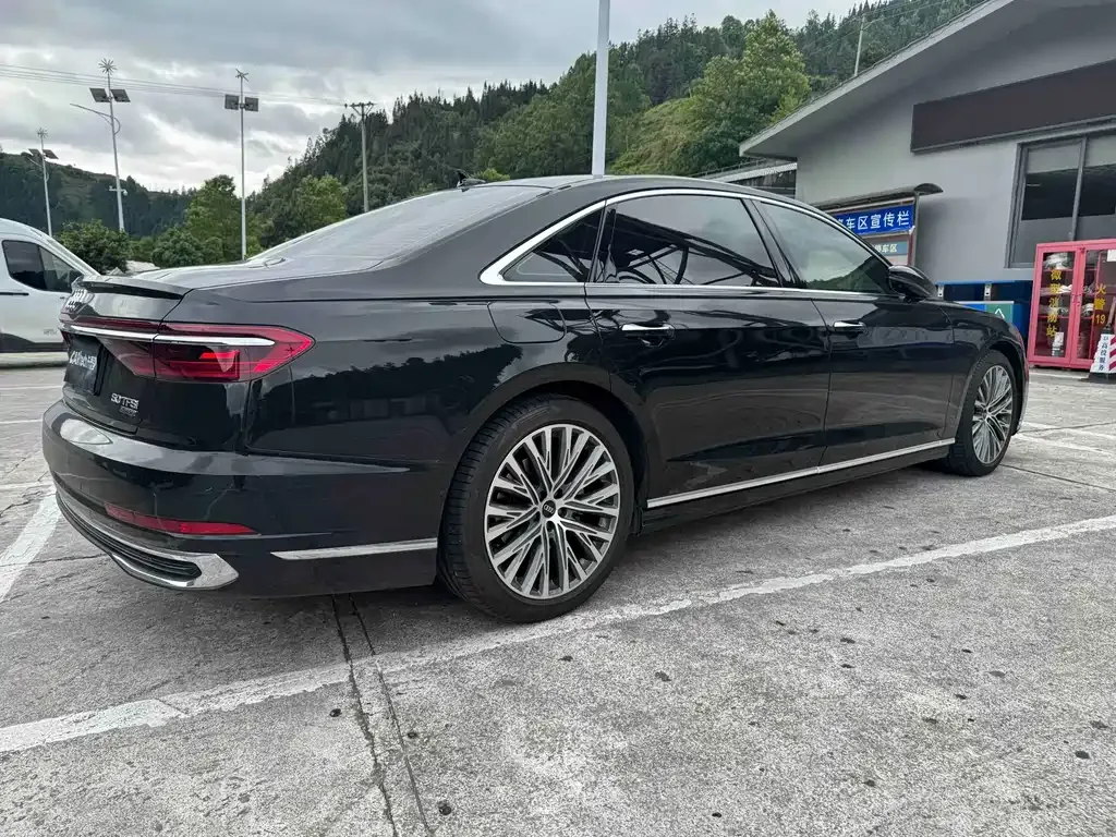 Audi A8 — фото 7