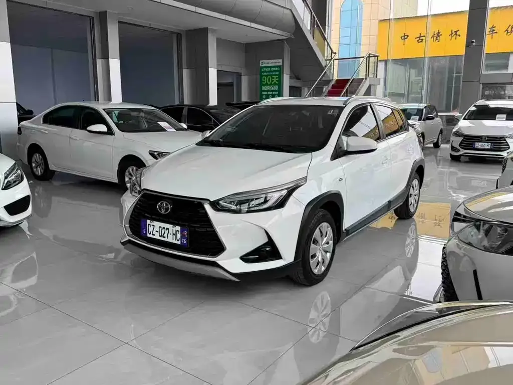 Toyota Yaris L — фото 4
