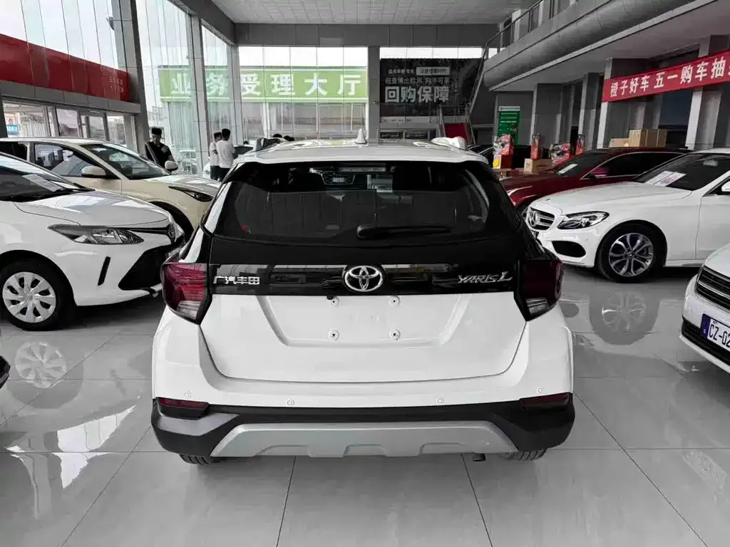 Toyota Yaris L — фото 6