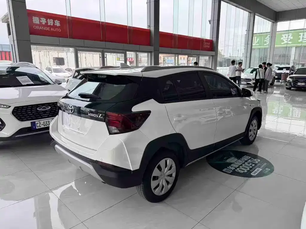 Toyota Yaris L — фото 3