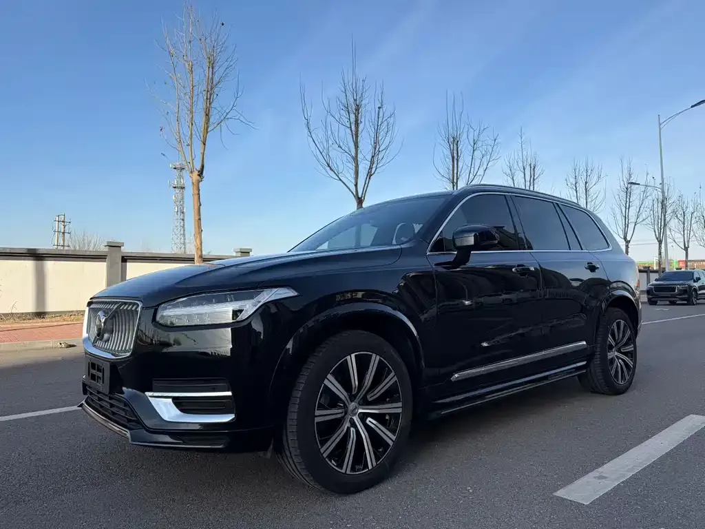 Volvo XC90 — фото 1