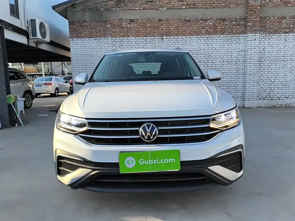 Volkswagen Tiguan L — фото 10