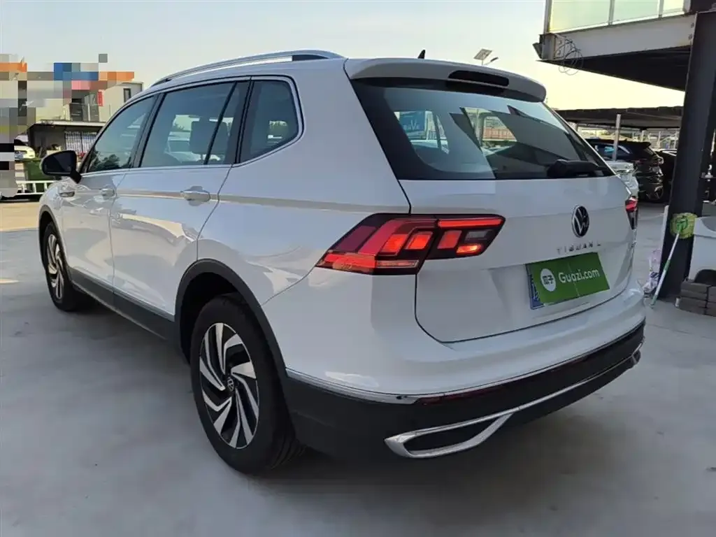 Volkswagen Tiguan L — фото 8