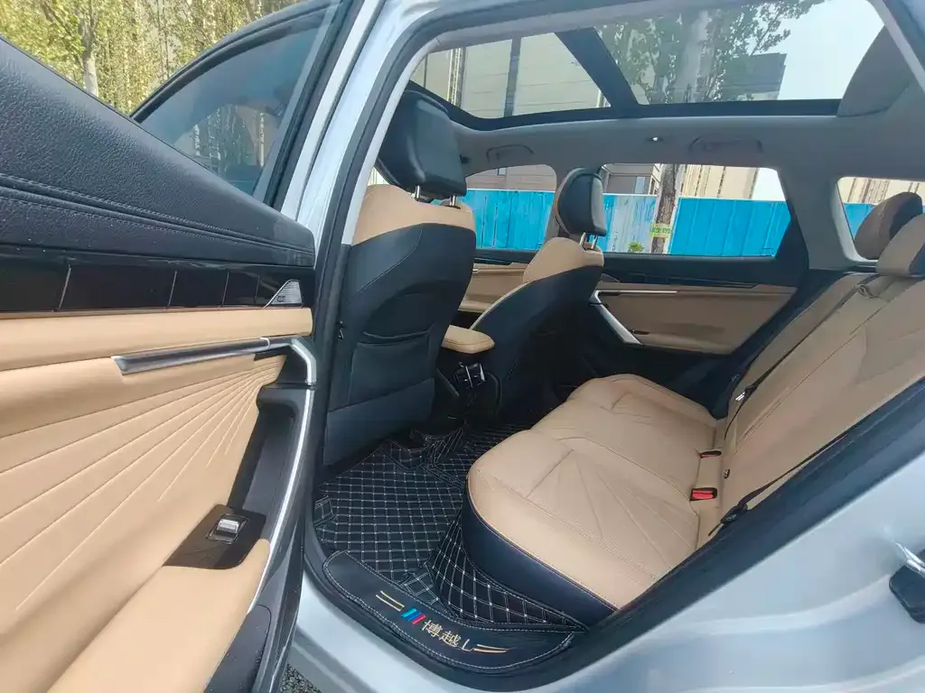 Geely Boyue L 2023 из CN, фото 4