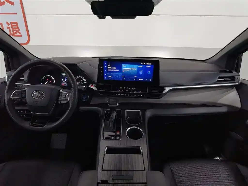 Toyota Granvia — фото 4