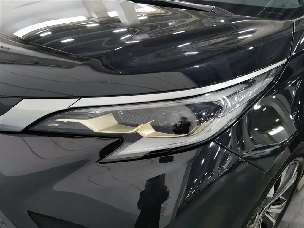 Toyota Granvia — фото 9