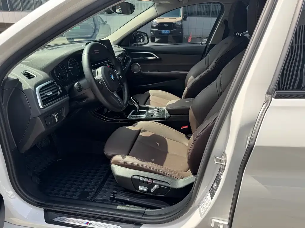 BMW 1 Series 2023 из CN, фото 2