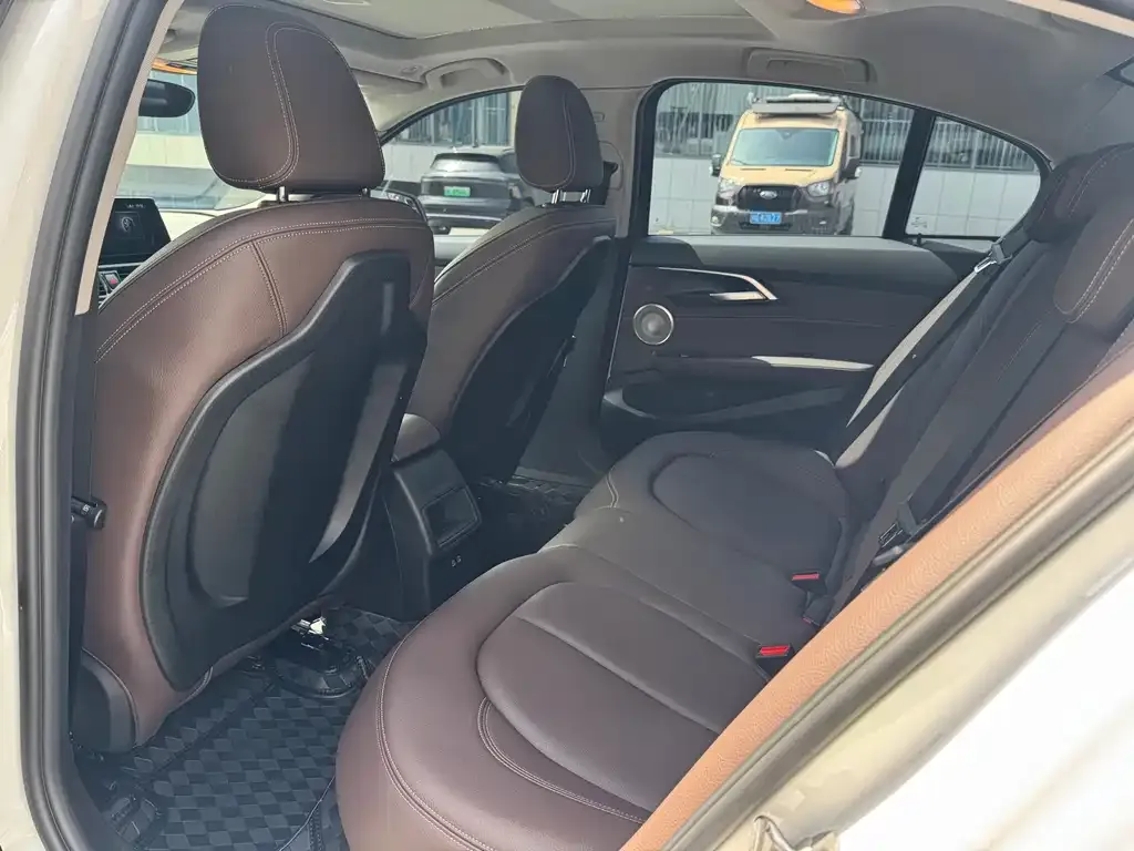BMW 1 Series 2023 из CN, фото 4