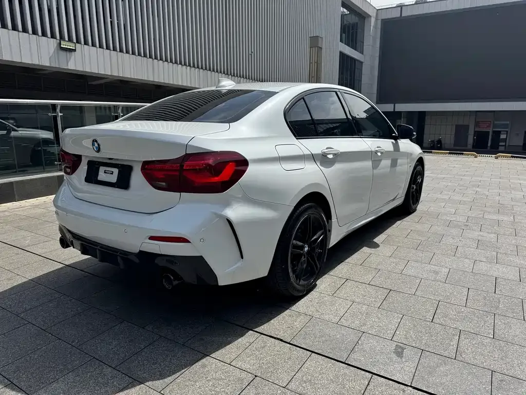 BMW 1 Series 2023 из CN, фото 9
