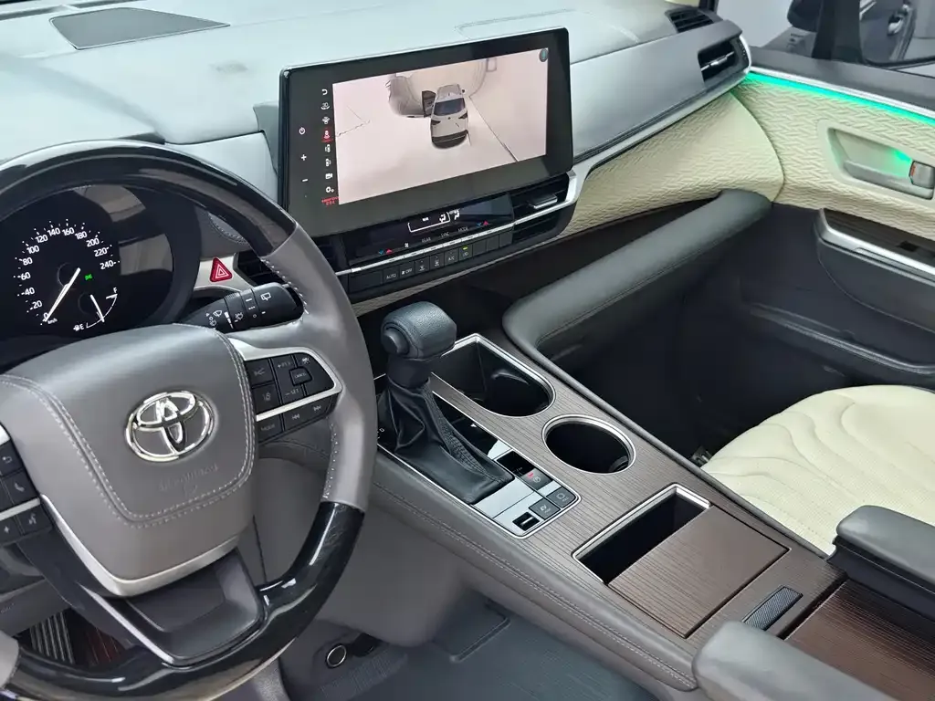 Toyota Sienna — фото 10