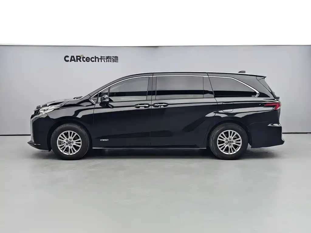 Toyota Sienna — фото 3