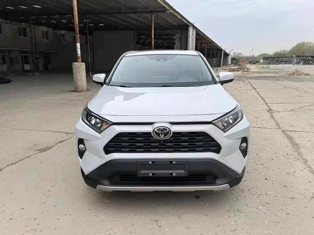 Toyota RAV4 — фото 3