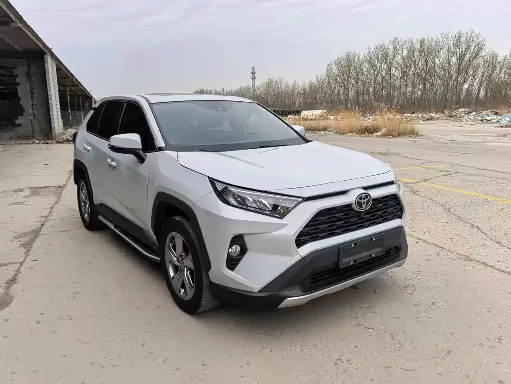 Toyota RAV4 — фото 2