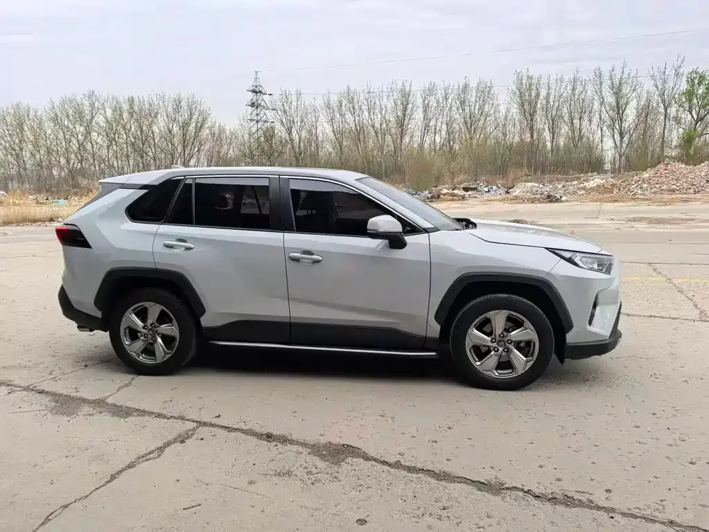 Toyota RAV4 — фото 10