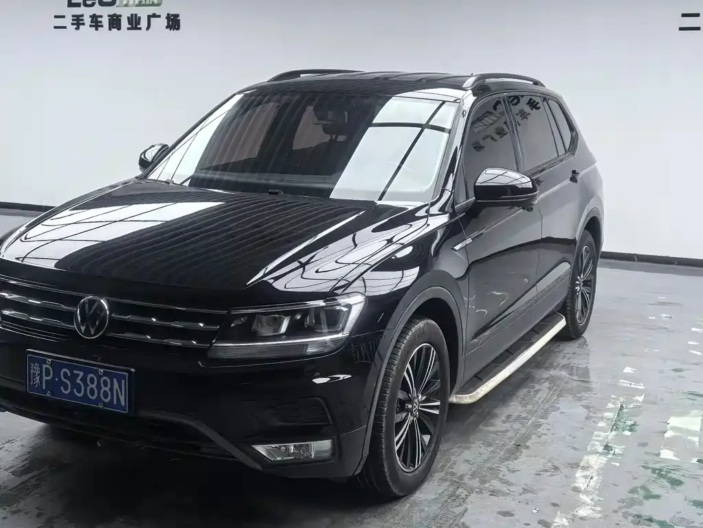 Volkswagen Tiguan L — фото 1