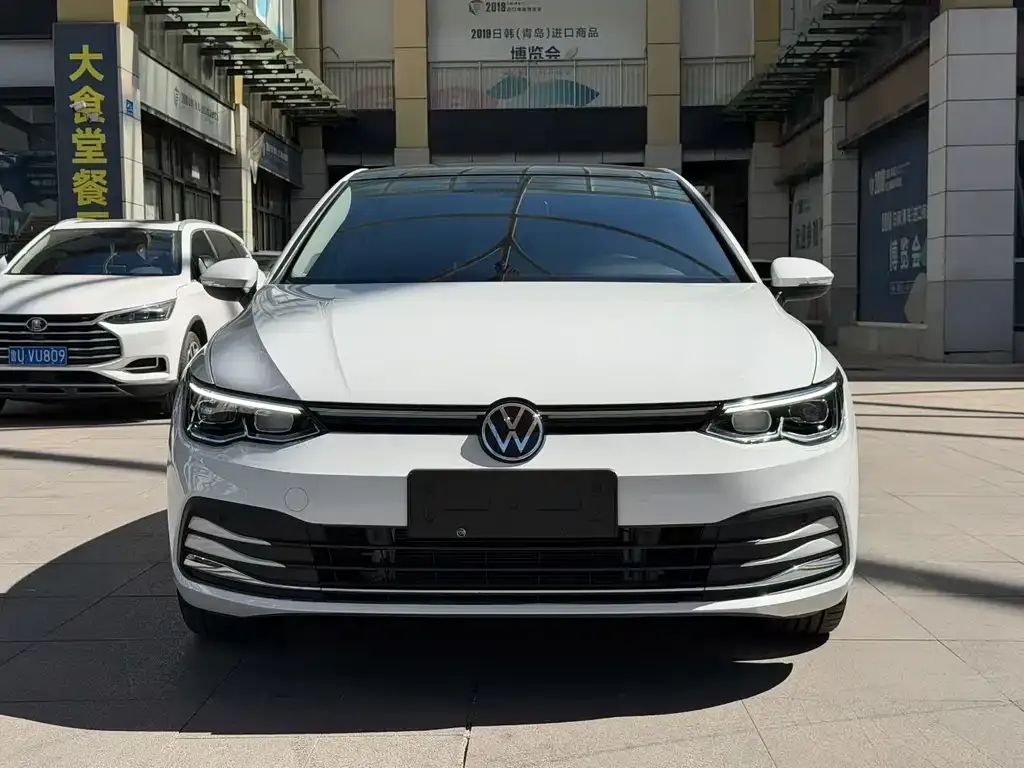 Volkswagen Golf — фото 1