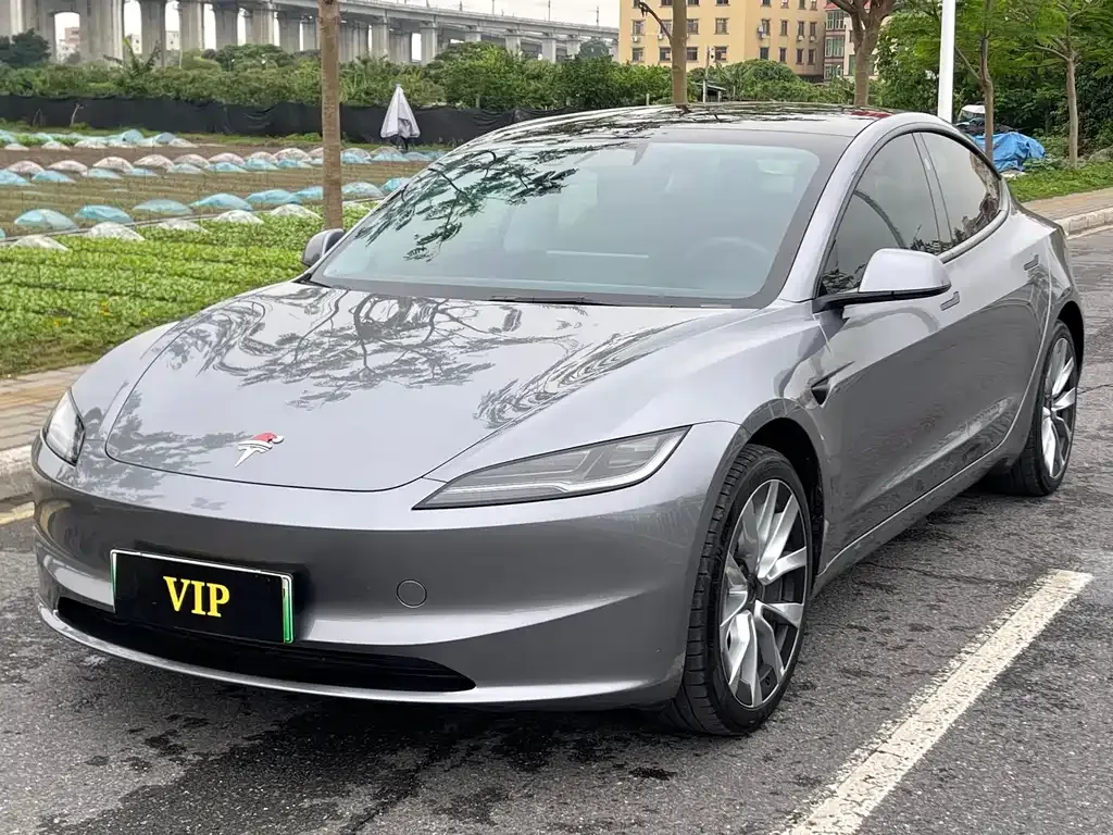 Tesla Model 3 — фото 1
