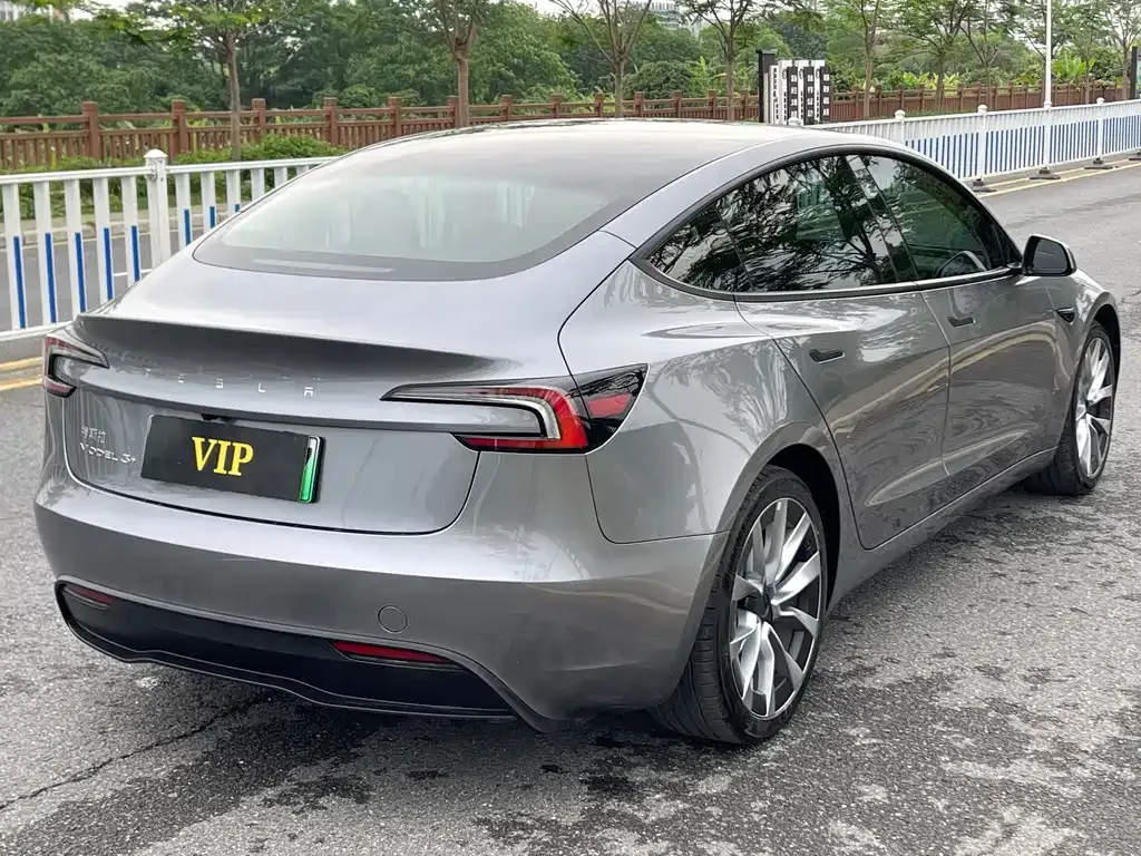 Tesla Model 3 — фото 10