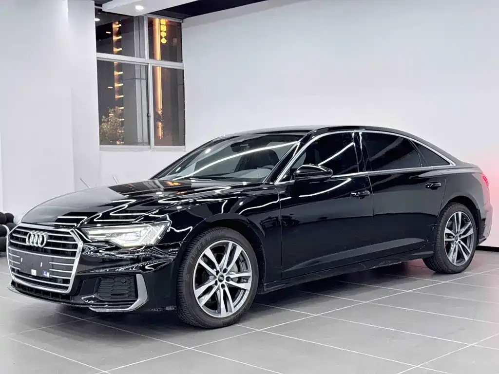 Audi A6L — фото 1