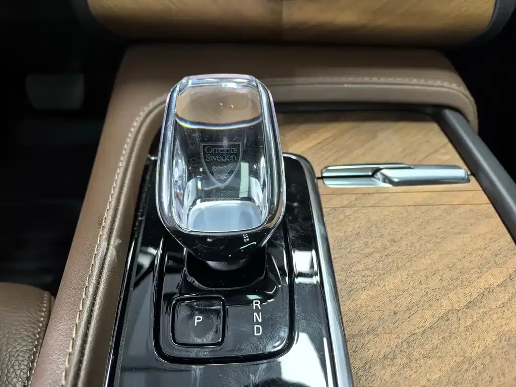 Volvo XC90 — фото 10