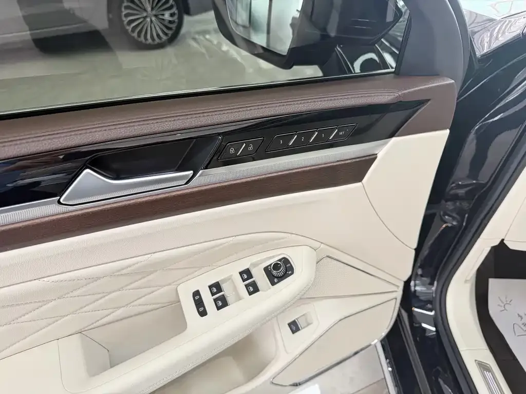 Volkswagen Phideon — фото 10