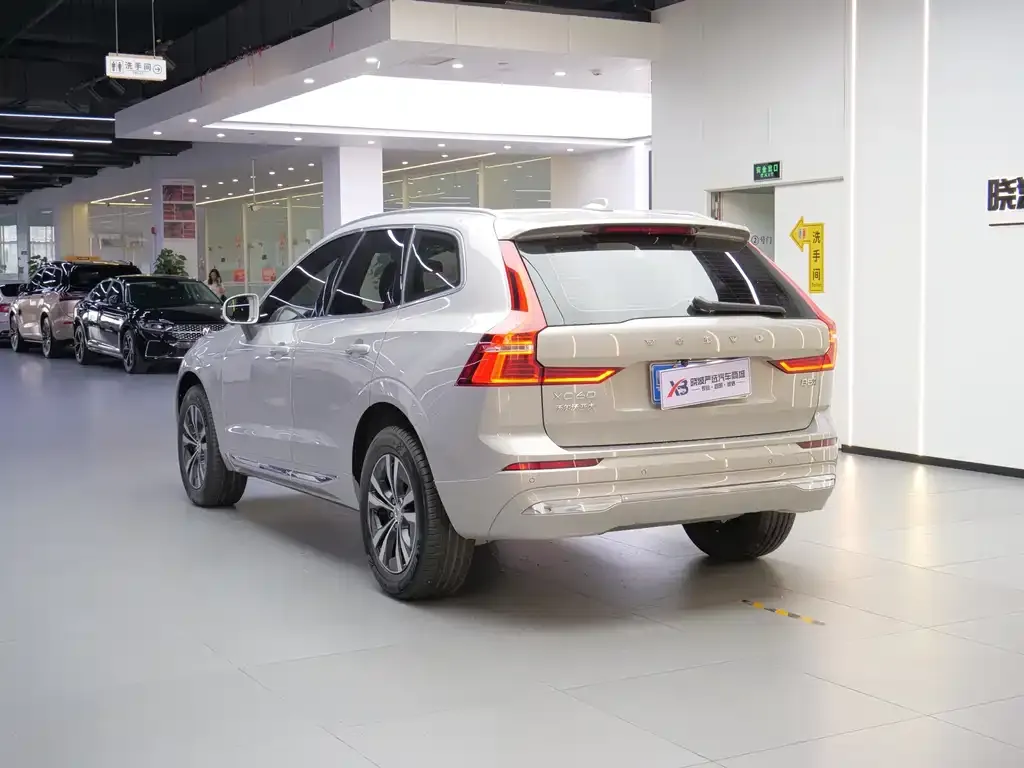 Volvo XC60 — фото 10
