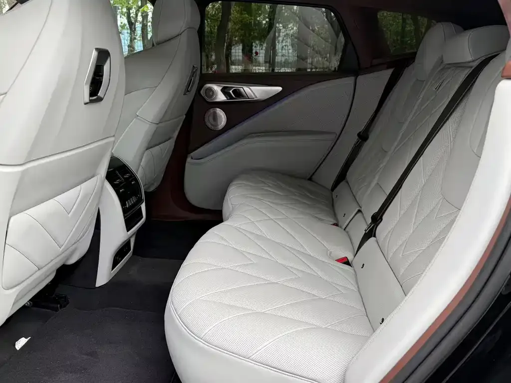 BMW XM 2024 из CN, фото 4