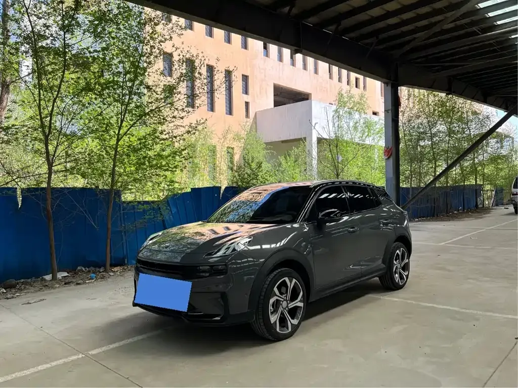 Lynk & Co 06