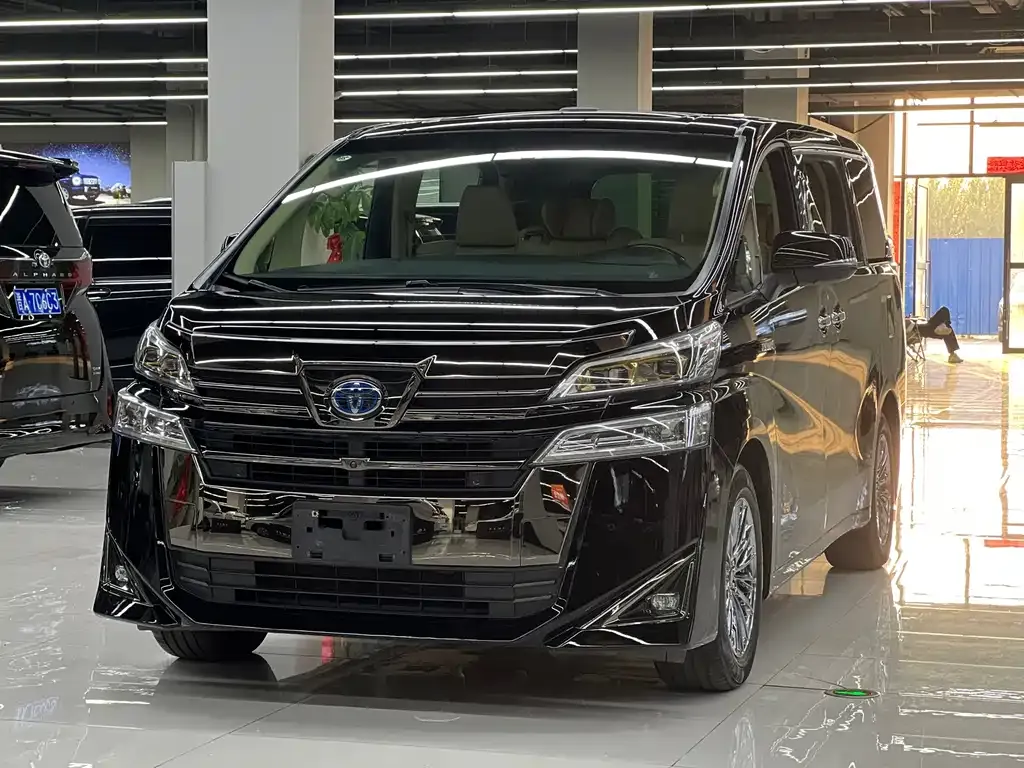Toyota Vellfire — фото 1