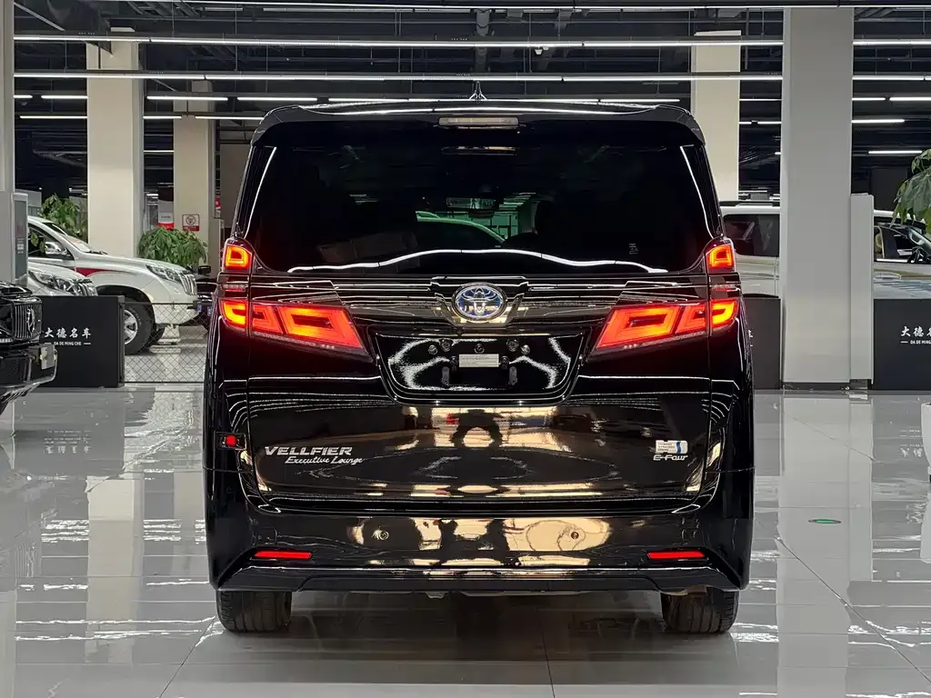 Toyota Vellfire — фото 10