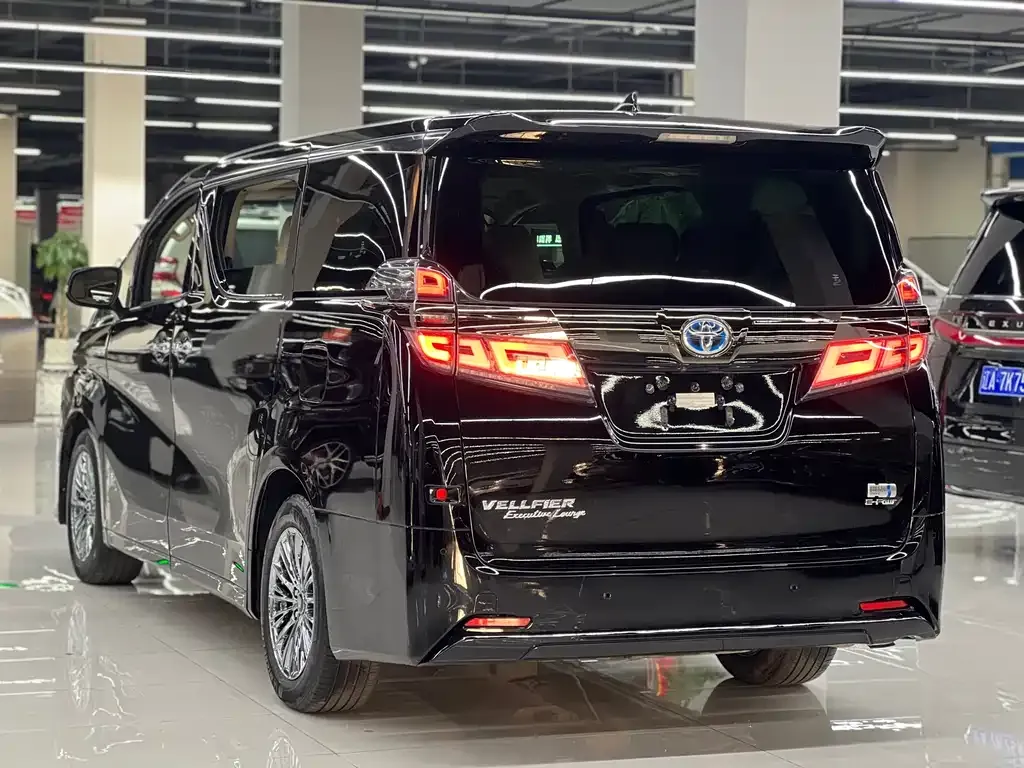Toyota Vellfire — фото 6