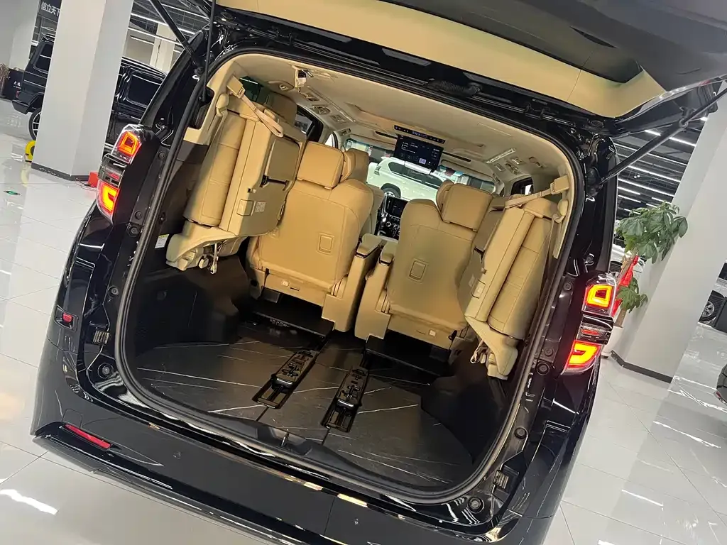 Toyota Vellfire — фото 5