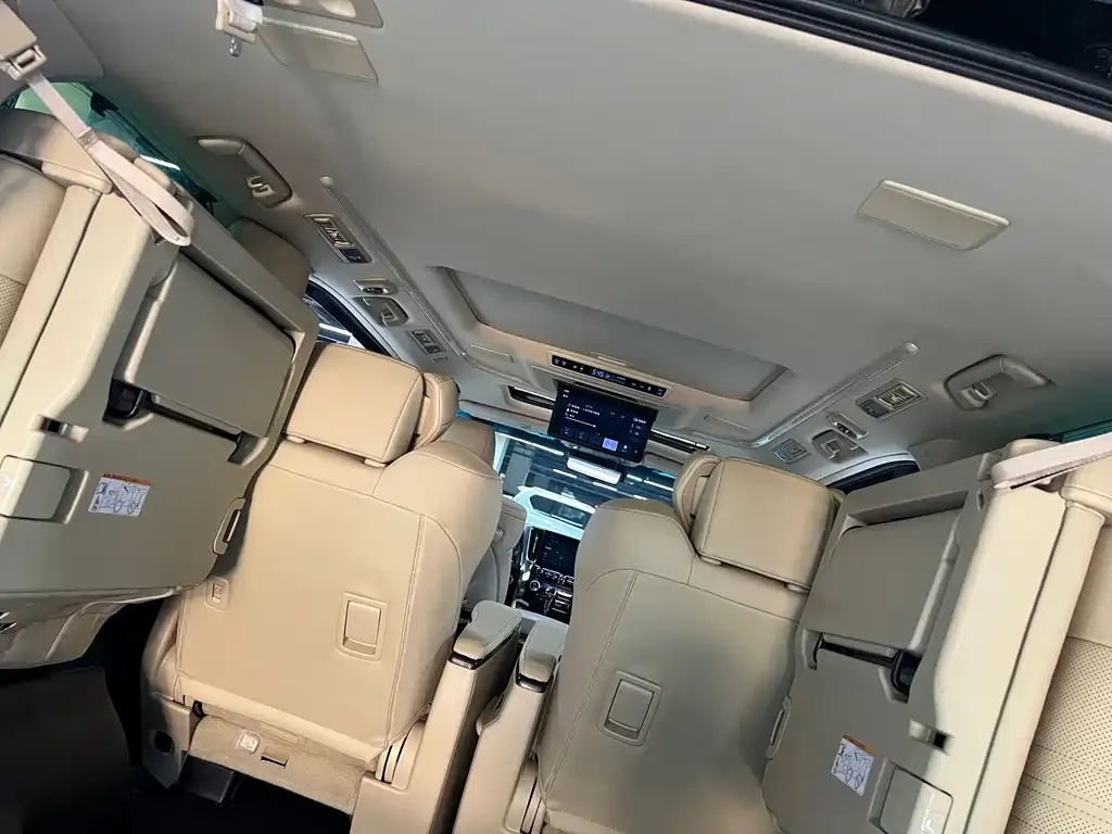 Toyota Vellfire — фото 3