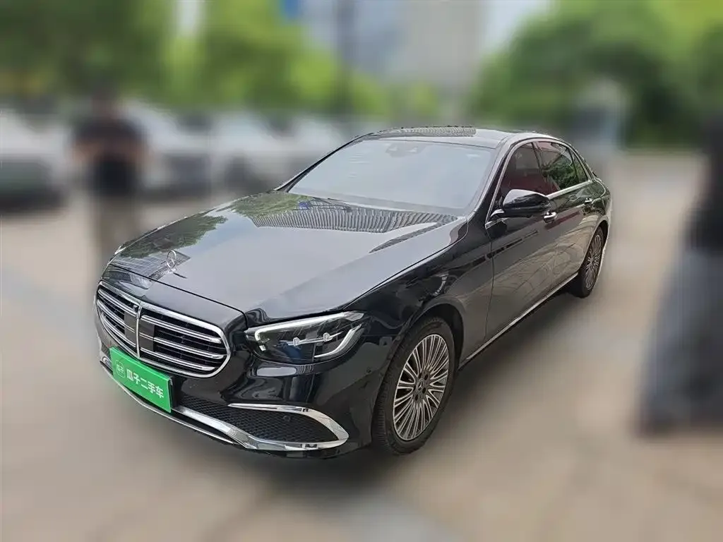 Mercedes-Benz E-Class — фото 1