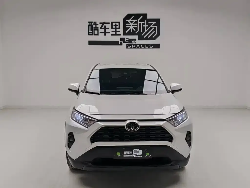 Toyota RAV4 — фото 10