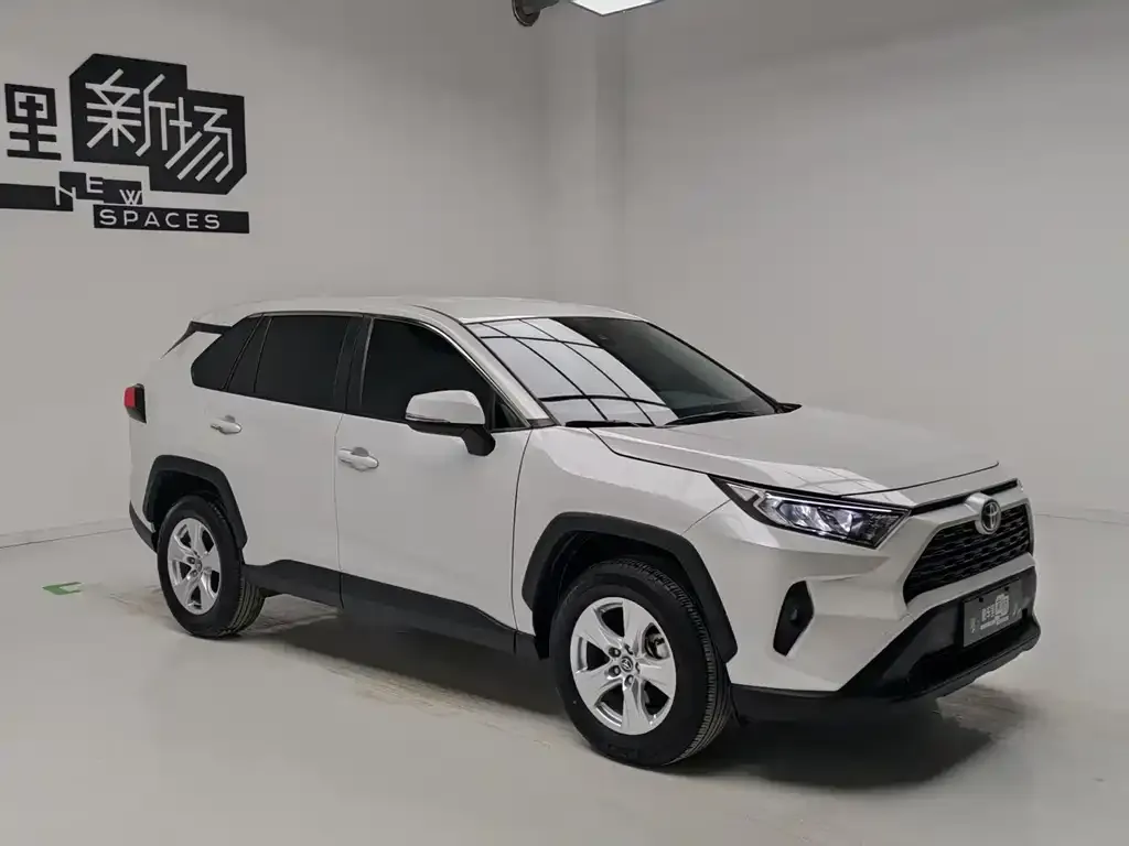 Toyota RAV4 — фото 3