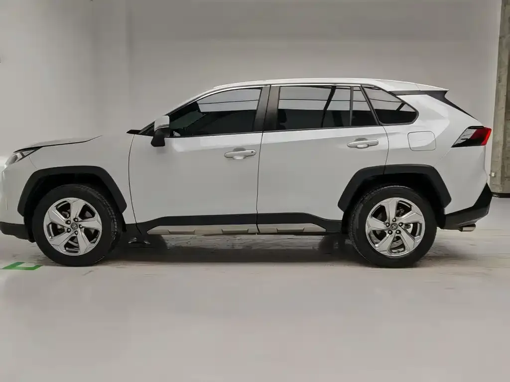 Toyota RAV4 — фото 7