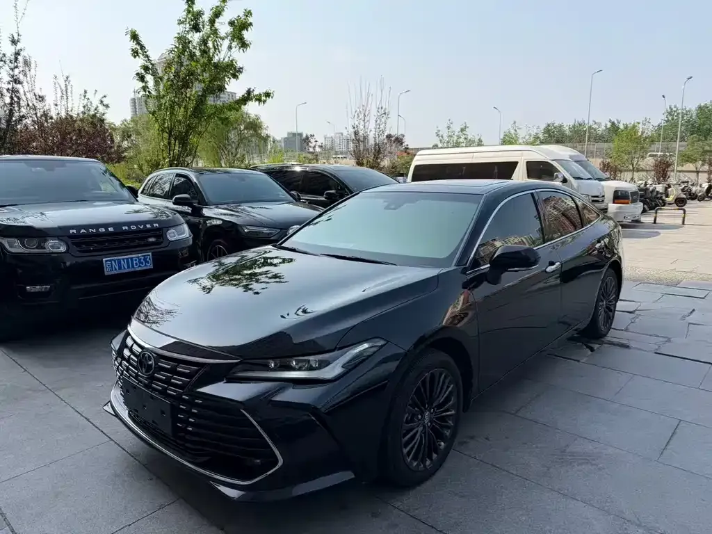 Toyota Avalon — фото 1