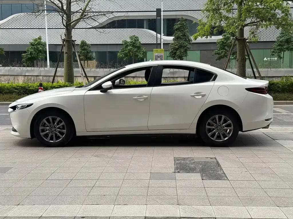 Mazda 3 Axela — фото 10