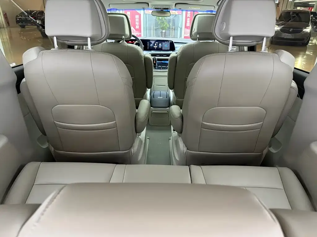 Buick GL8 2023 из CN, фото 4