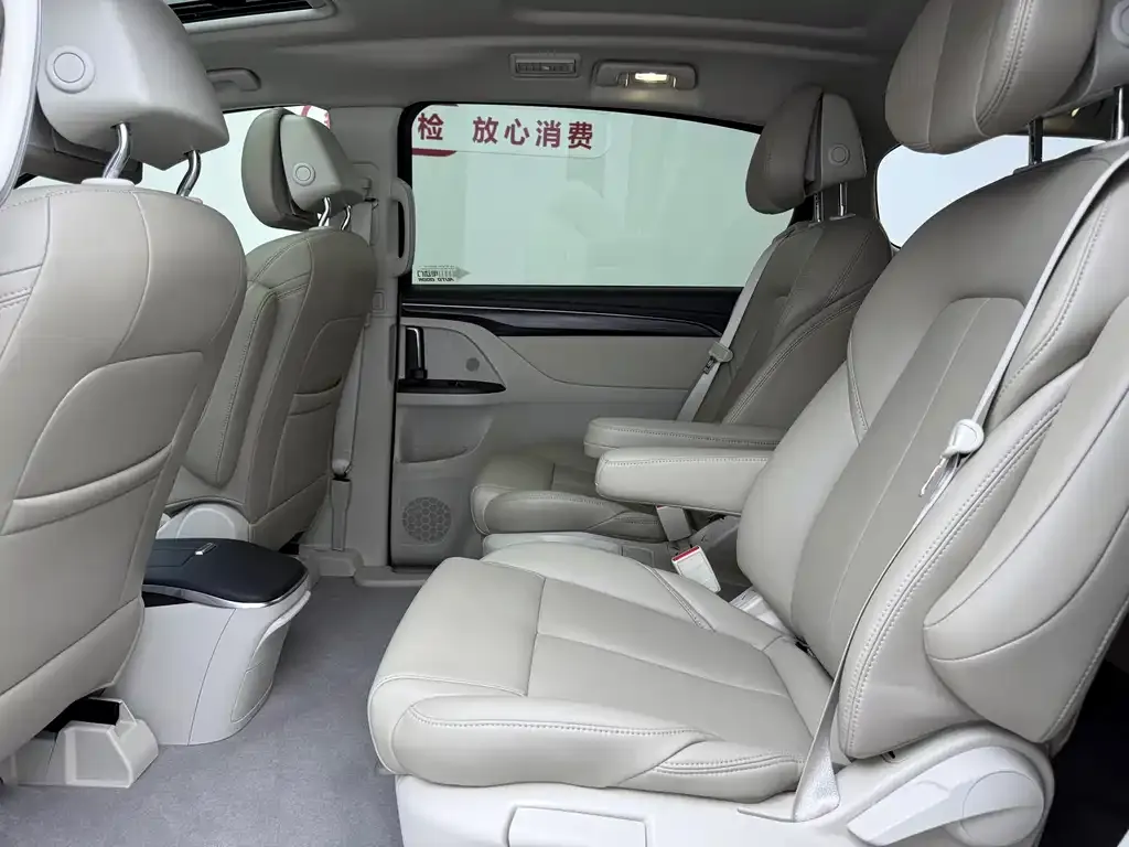 Buick GL8 2023 из CN, фото 3