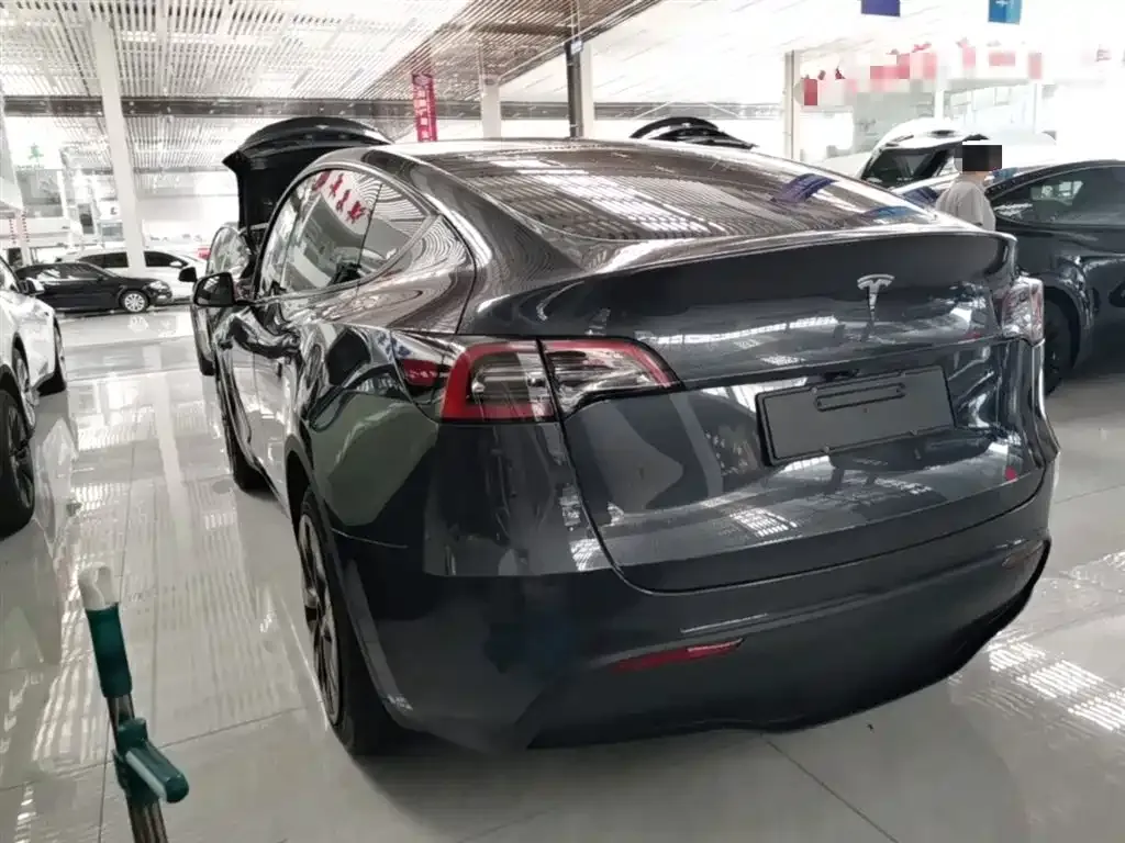 Tesla Model Y — фото 9