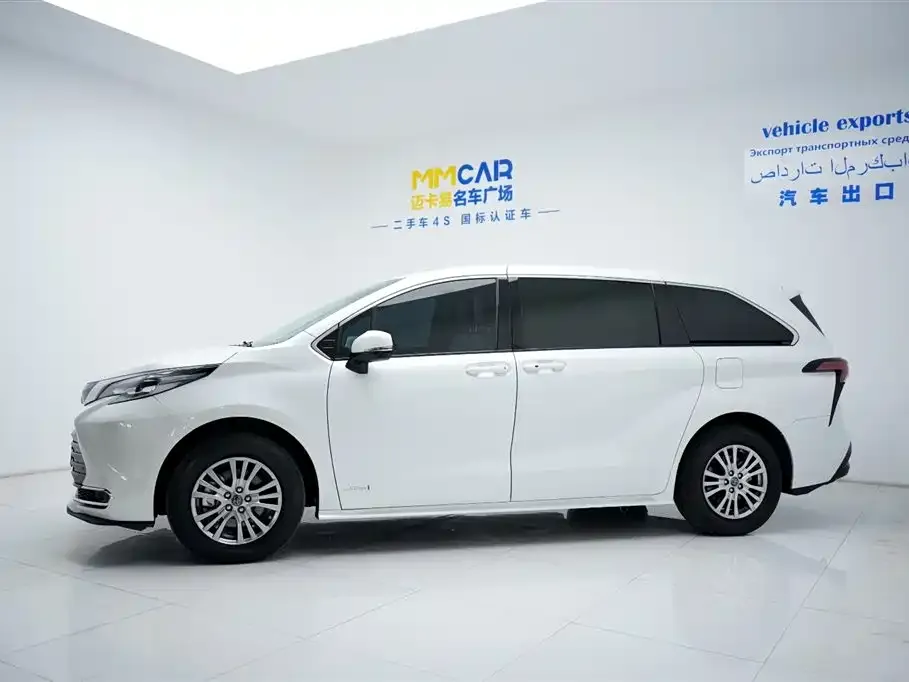 Toyota Sienna — фото 9